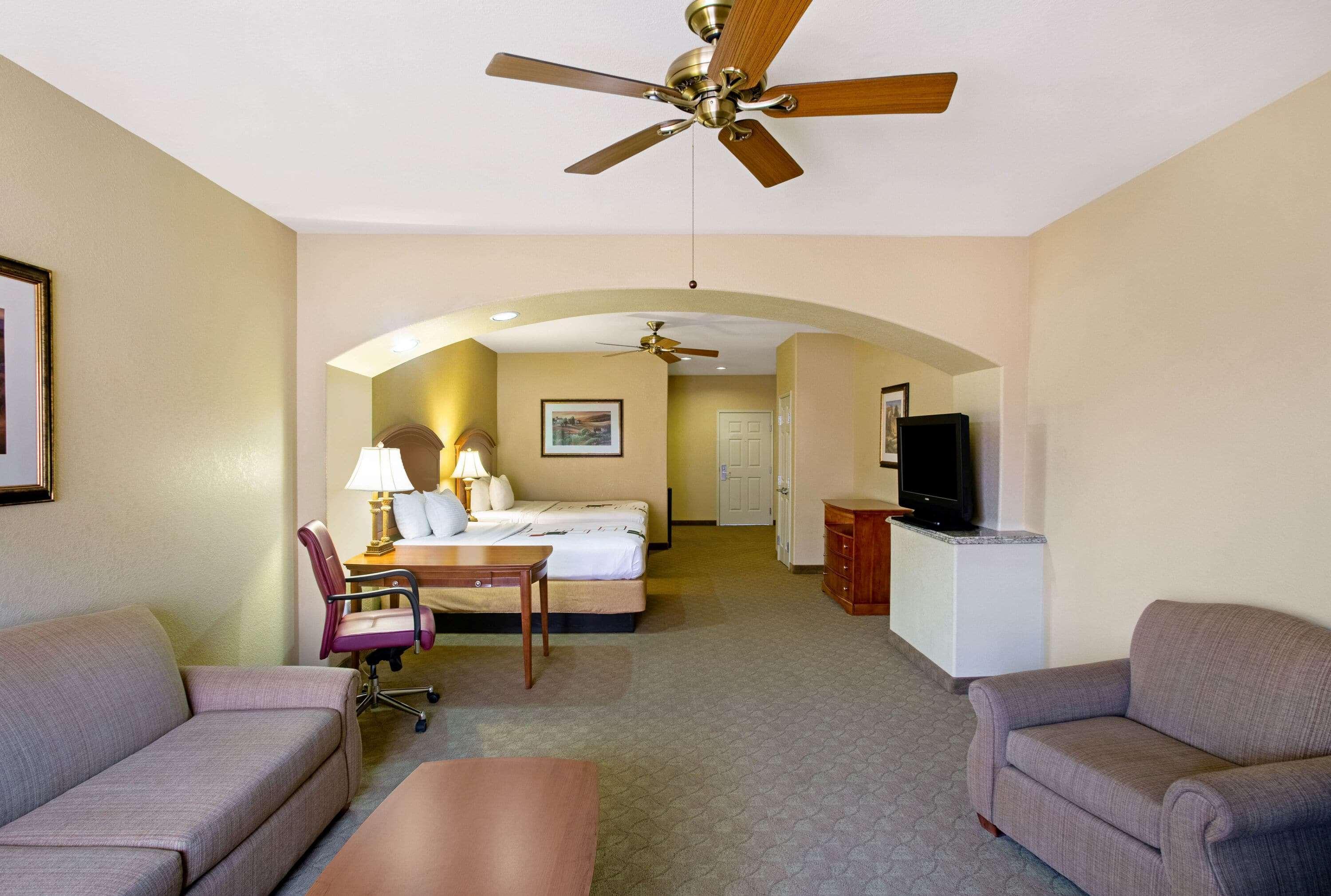 La Quinta By Wyndham Marble Falls Exterior photo