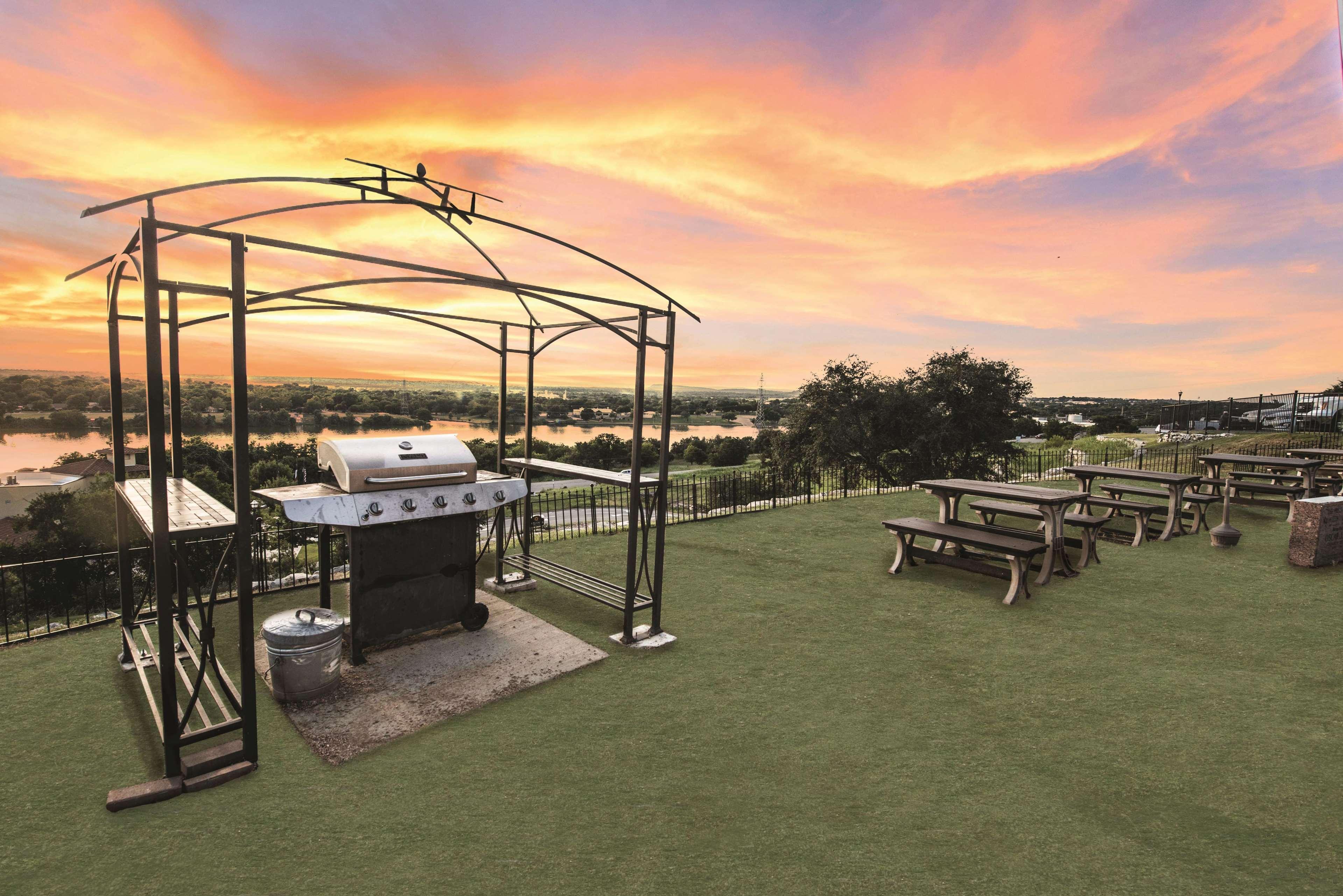 La Quinta By Wyndham Marble Falls Exterior photo