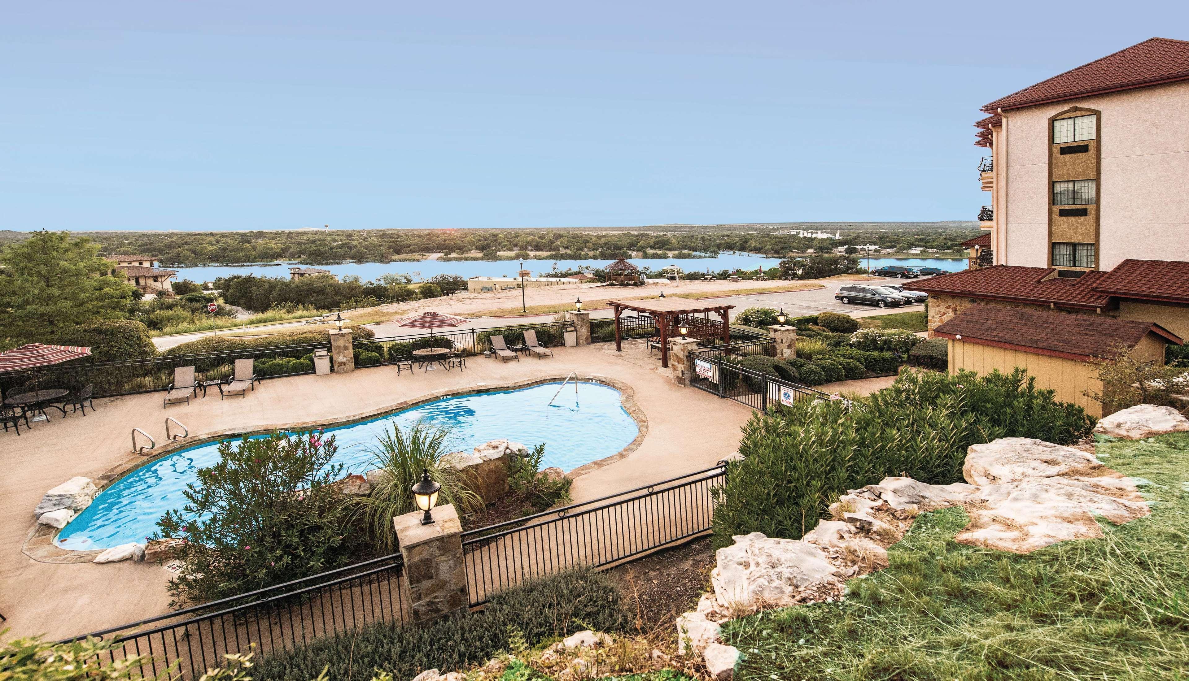 La Quinta By Wyndham Marble Falls Hotel Exterior photo